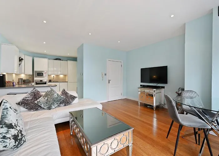 Hampstead Opulence Apartment - Luxurious Split Level Property