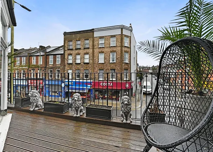 Hampstead Opulence Apartment - Luxurious Split Level Property