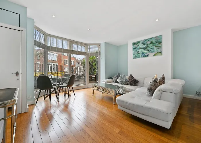 Hampstead Opulence Apartment - Luxurious Split Level Property